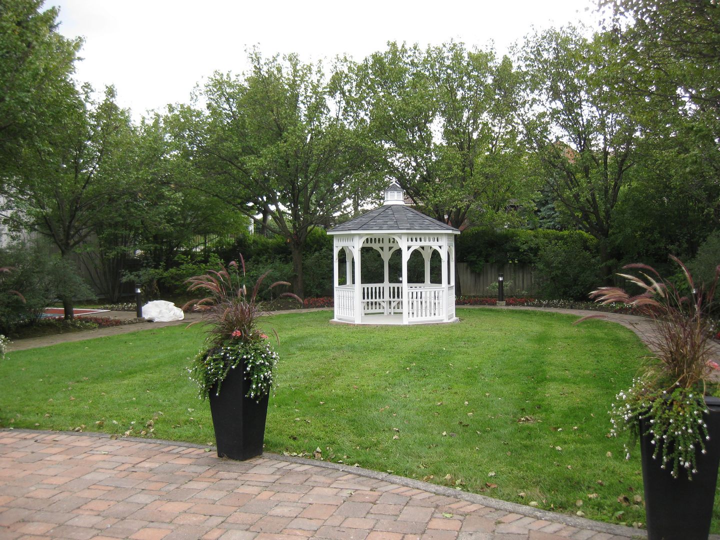 10 foot white vinyl octagon gazebo