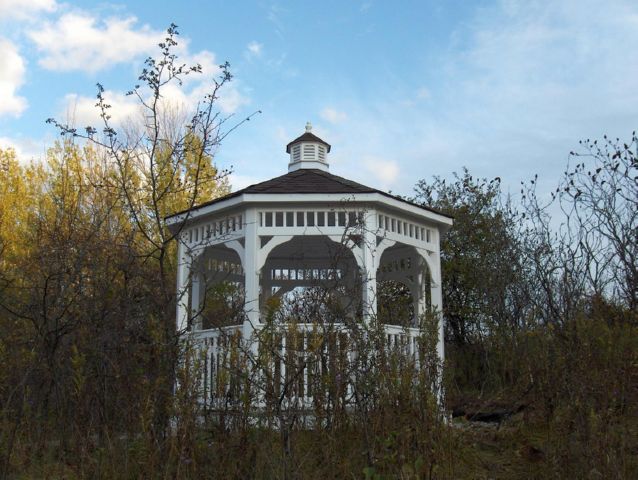 10 foot white vinyl octagon gazebo